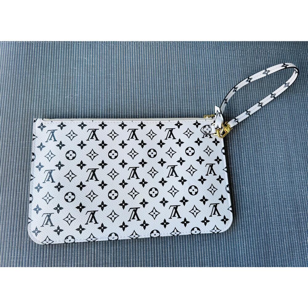 Louis Vuitton Pochette MM Black and White Pouch Wristlet Mini Monogram LTD Rare - Picture 7 of 16